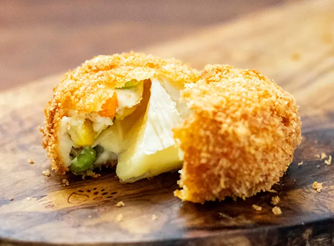 【2週目限定】とろけるカマンベールと彩り野菜のクリームコロッケ